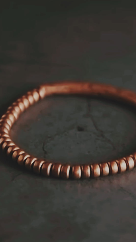 Hand-Hammered Pure Copper Bracelet - Retro Style, Unique Design for Timeless Elegance